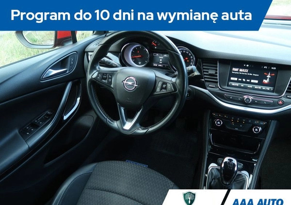 Opel Astra cena 52000 przebieg: 84074, rok produkcji 2016 z Szczawnica małe 301